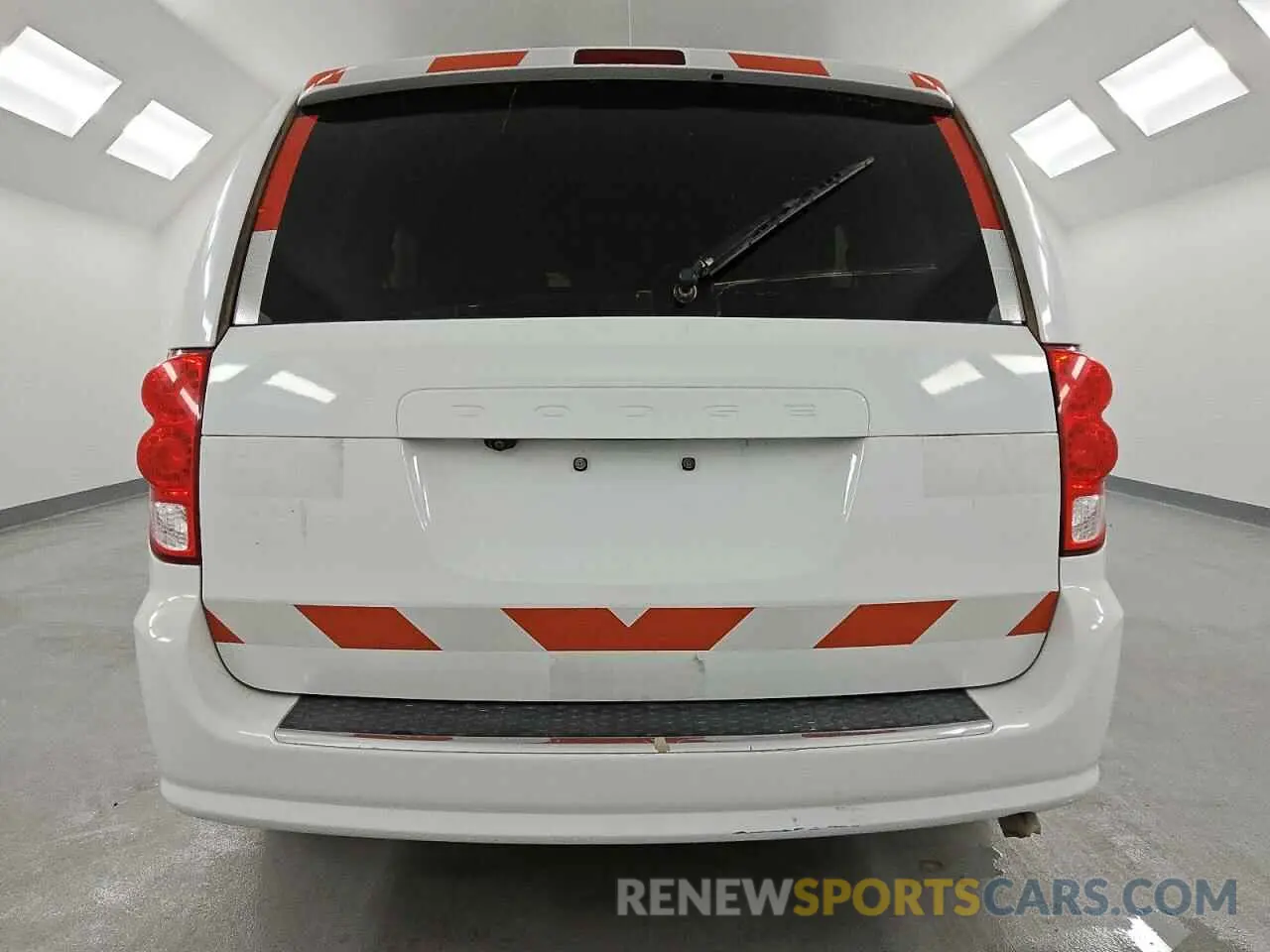 6 Photograph of a damaged car 2C4RDGCG3KR713111 DODGE CARAVAN 2019