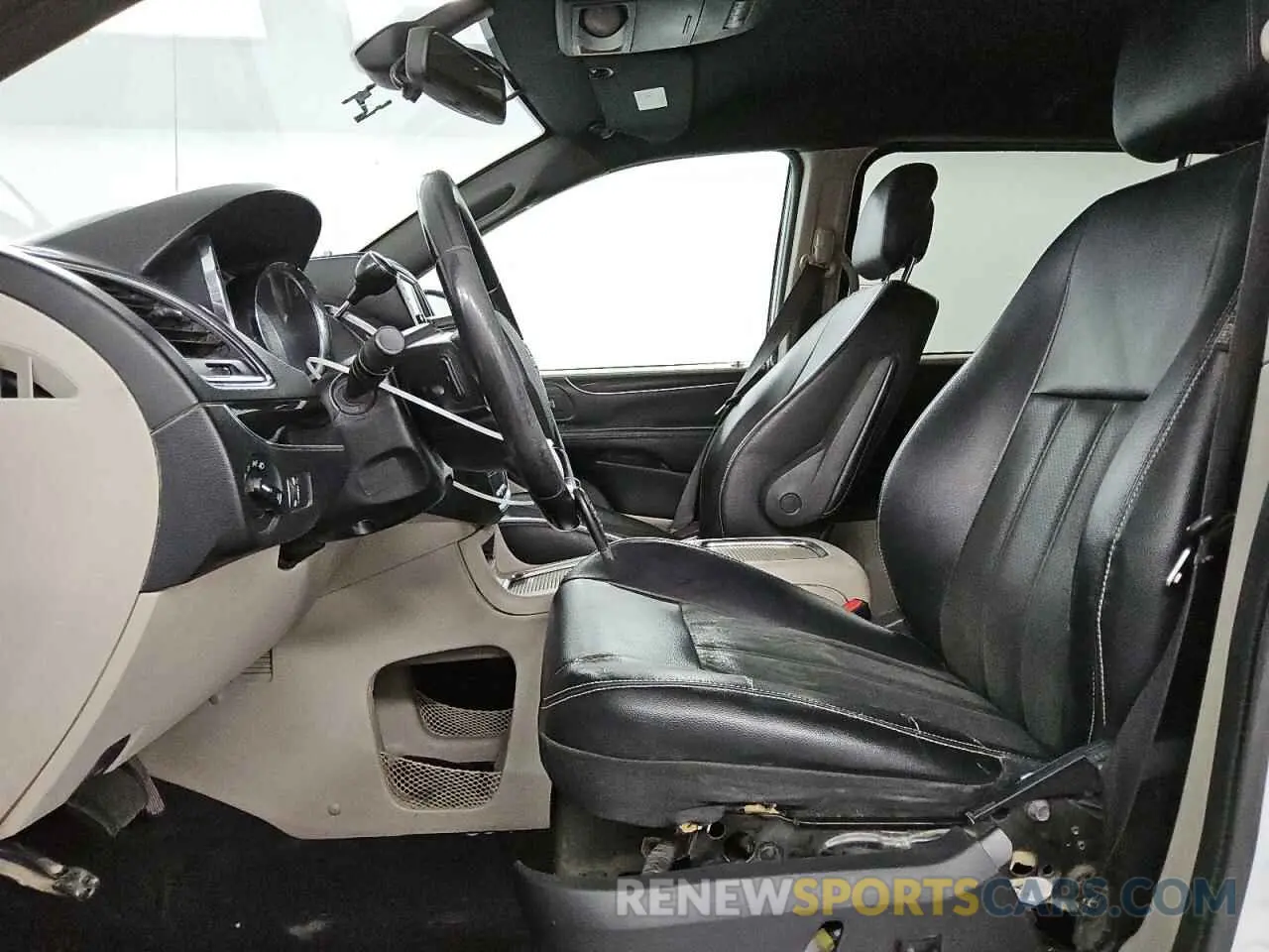 7 Photograph of a damaged car 2C4RDGCG3KR713111 DODGE CARAVAN 2019