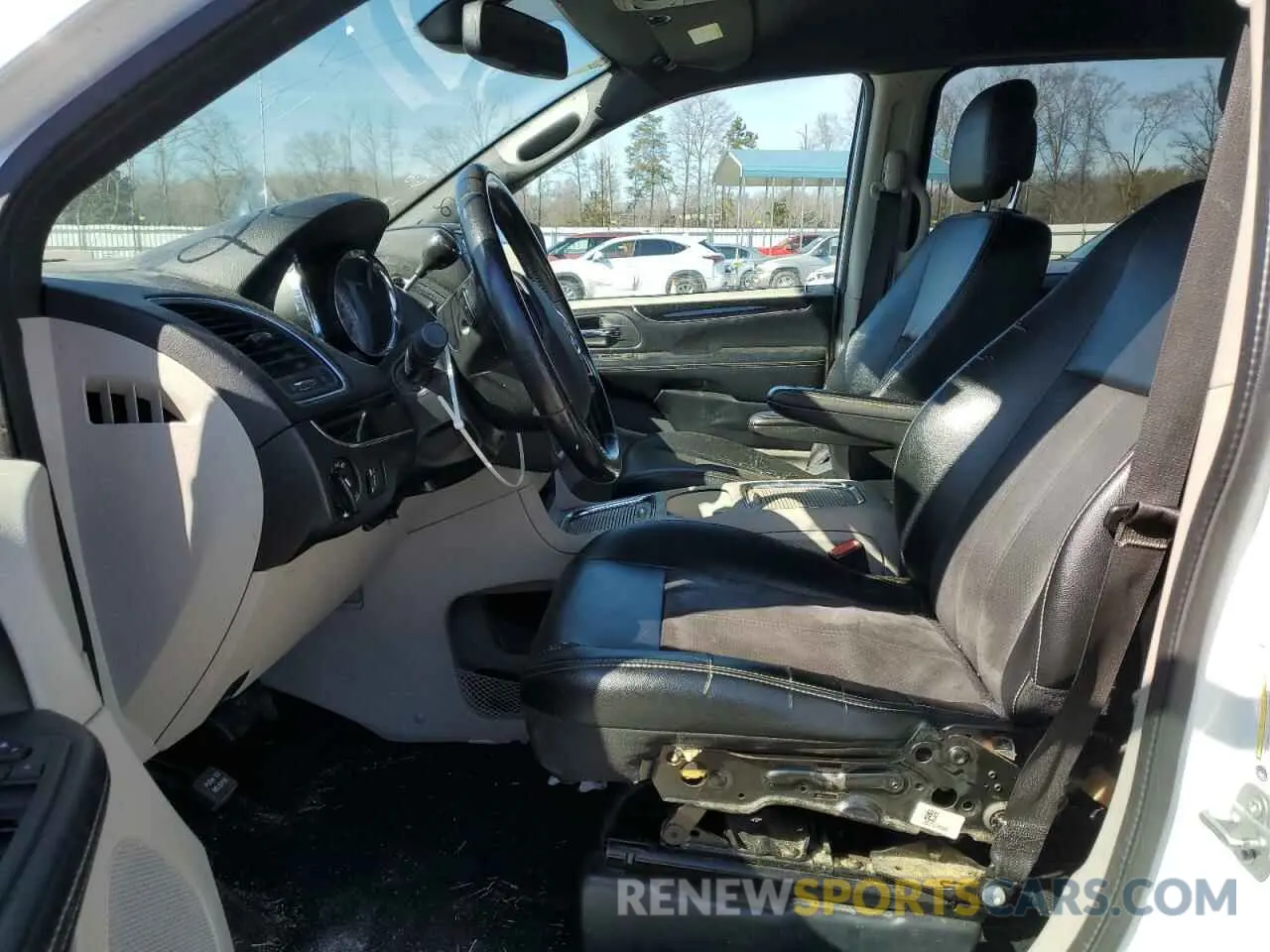 7 Photograph of a damaged car 2C4RDGCG3KR752958 DODGE CARAVAN 2019