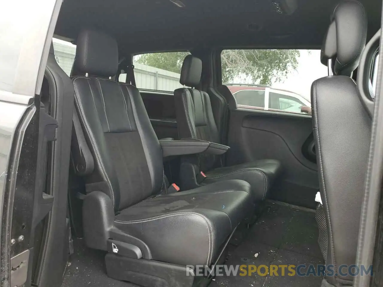 11 Photograph of a damaged car 2C4RDGCG3KR754306 DODGE CARAVAN 2019