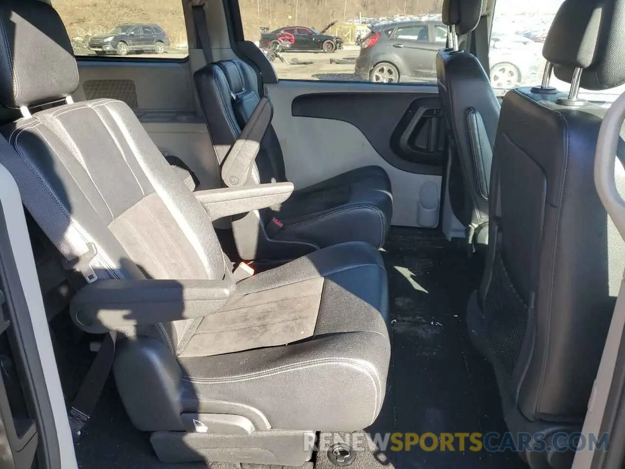 12 Photograph of a damaged car 2C4RDGCG3KR755309 DODGE CARAVAN 2019