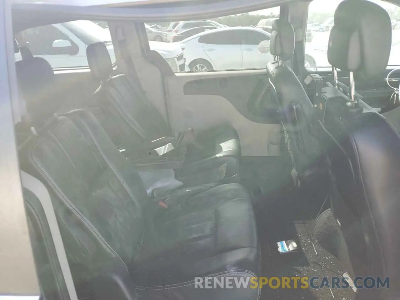 11 Photograph of a damaged car 2C4RDGCG4KR656580 DODGE CARAVAN 2019