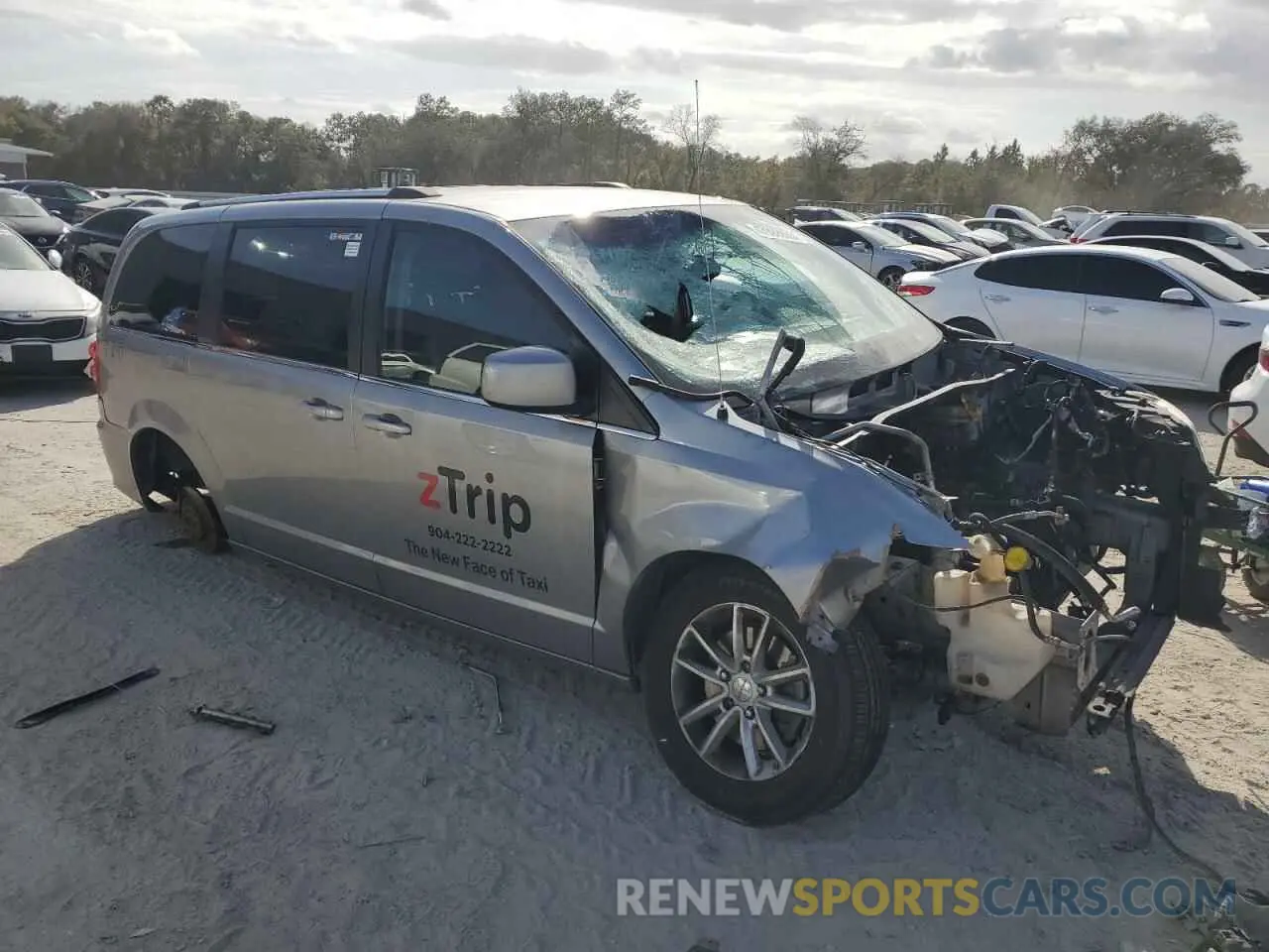 4 Photograph of a damaged car 2C4RDGCG4KR656580 DODGE CARAVAN 2019