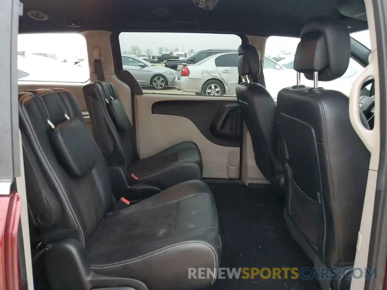 11 Photograph of a damaged car 2C4RDGCG4KR771258 DODGE CARAVAN 2019