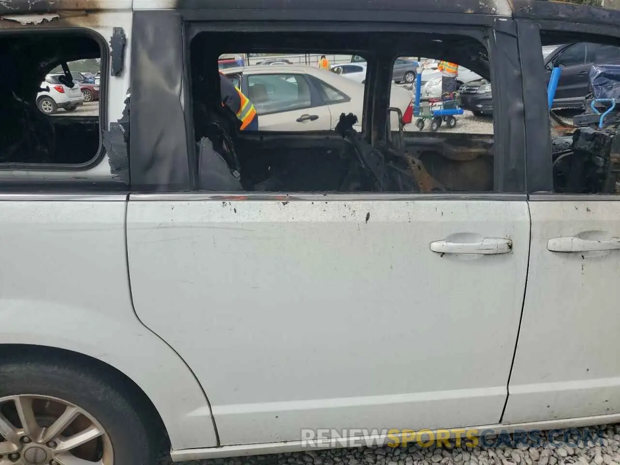 11 Photograph of a damaged car 2C4RDGCG5KR557833 DODGE CARAVAN 2019
