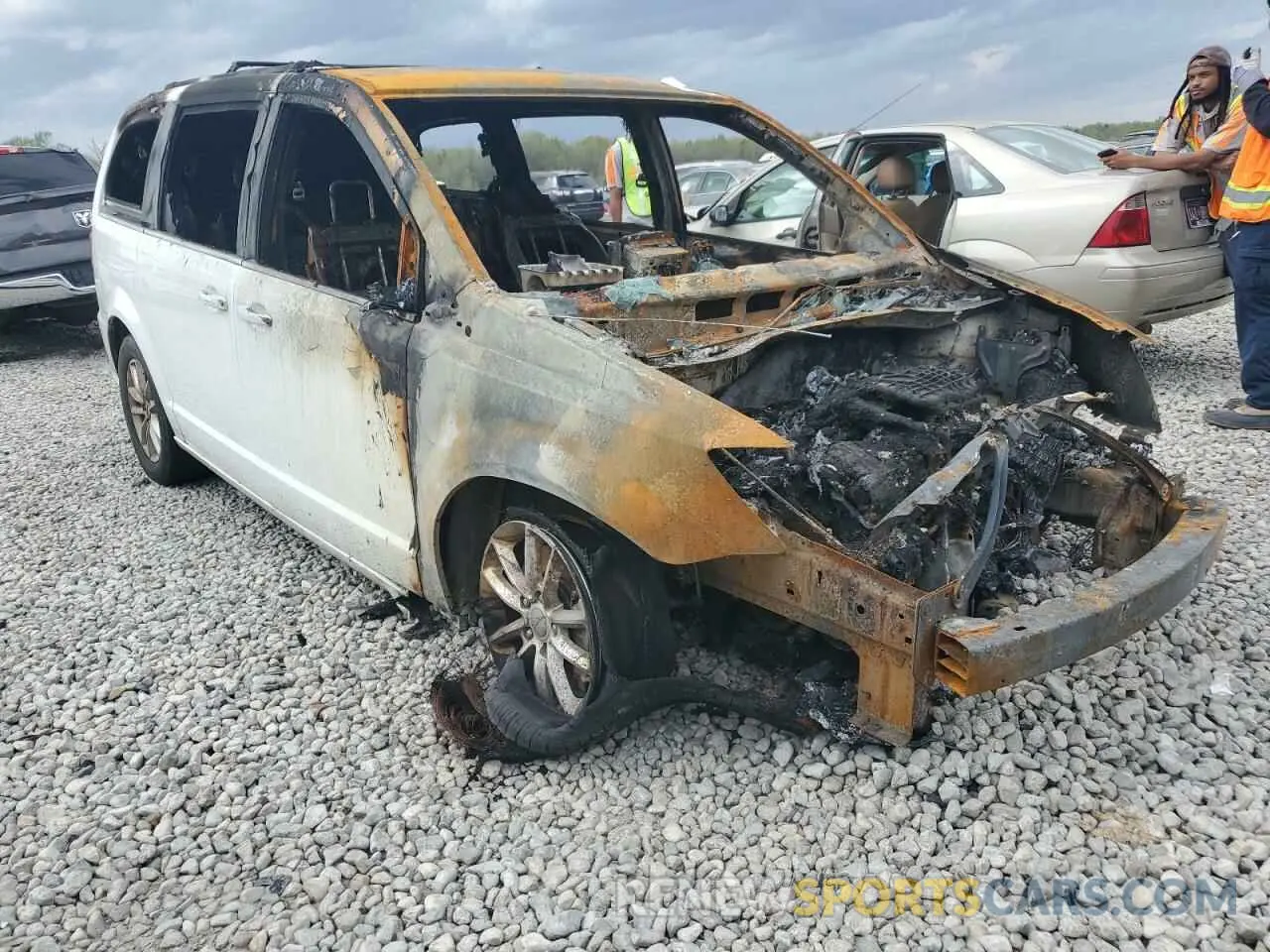 4 Photograph of a damaged car 2C4RDGCG5KR557833 DODGE CARAVAN 2019