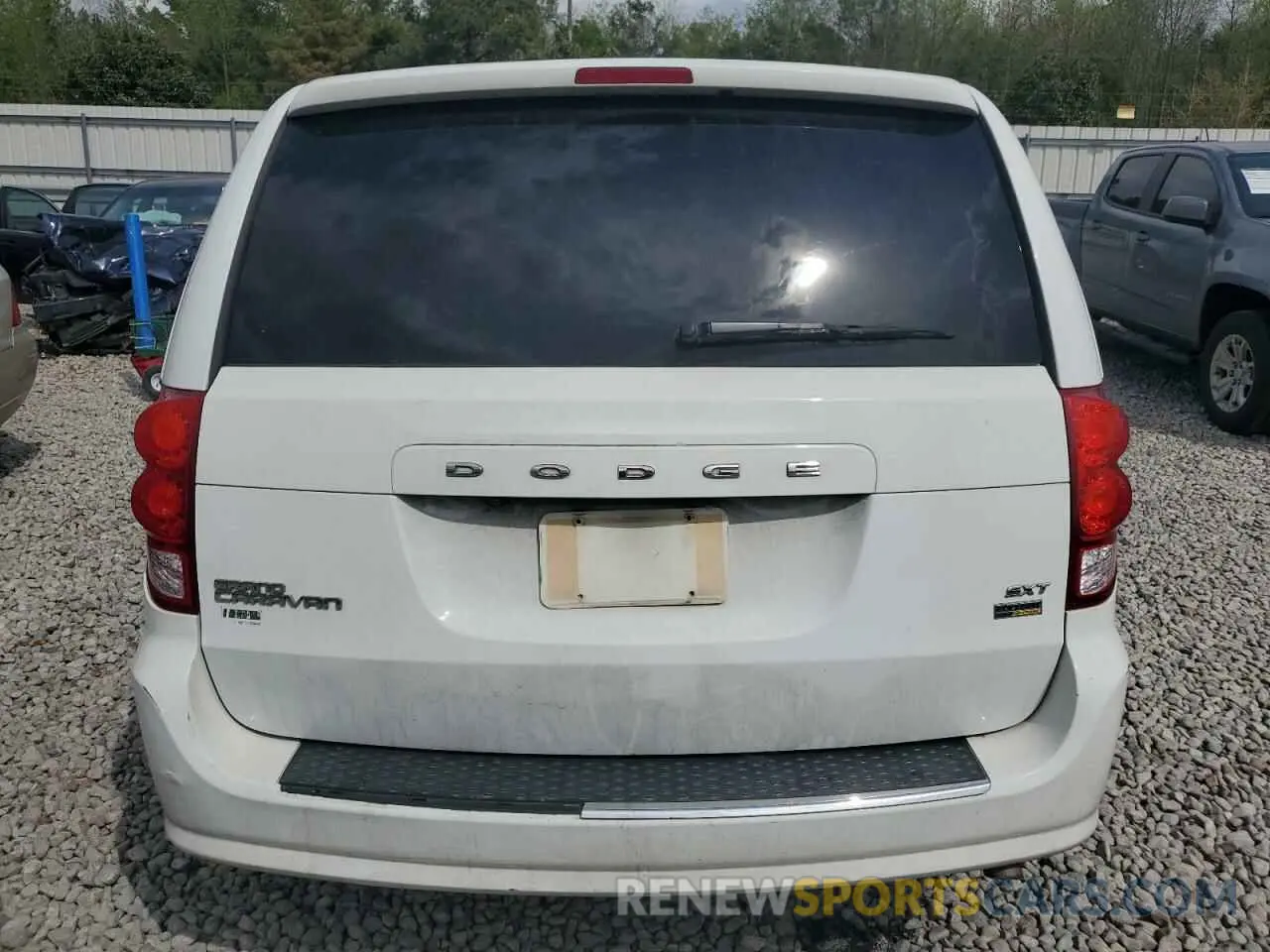 6 Photograph of a damaged car 2C4RDGCG5KR557833 DODGE CARAVAN 2019