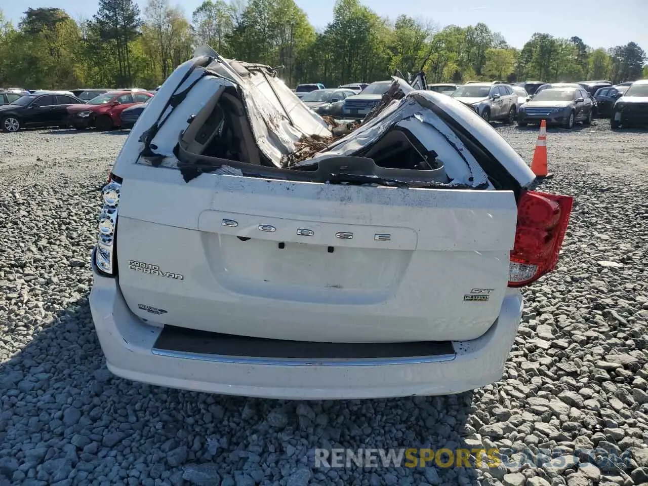 6 Photograph of a damaged car 2C4RDGCG5KR759393 DODGE CARAVAN 2019