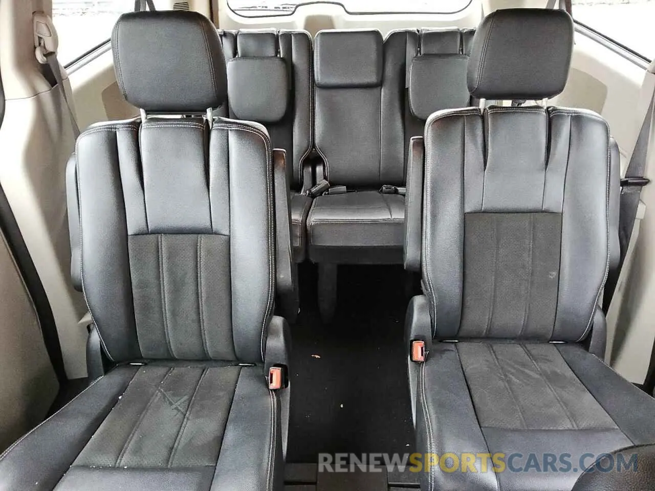 10 Photograph of a damaged car 2C4RDGCG6KR788580 DODGE CARAVAN 2019