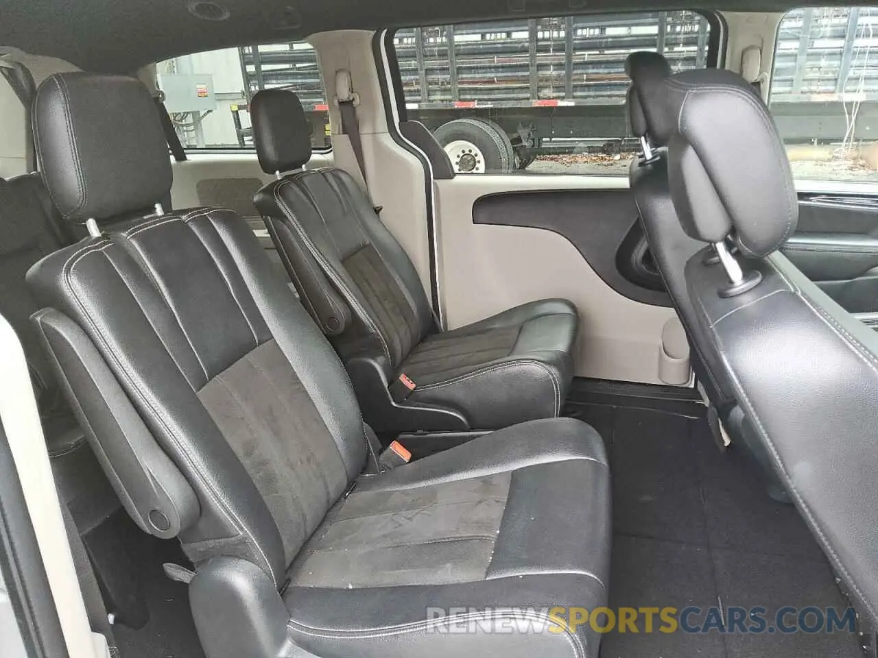 11 Photograph of a damaged car 2C4RDGCG6KR788580 DODGE CARAVAN 2019
