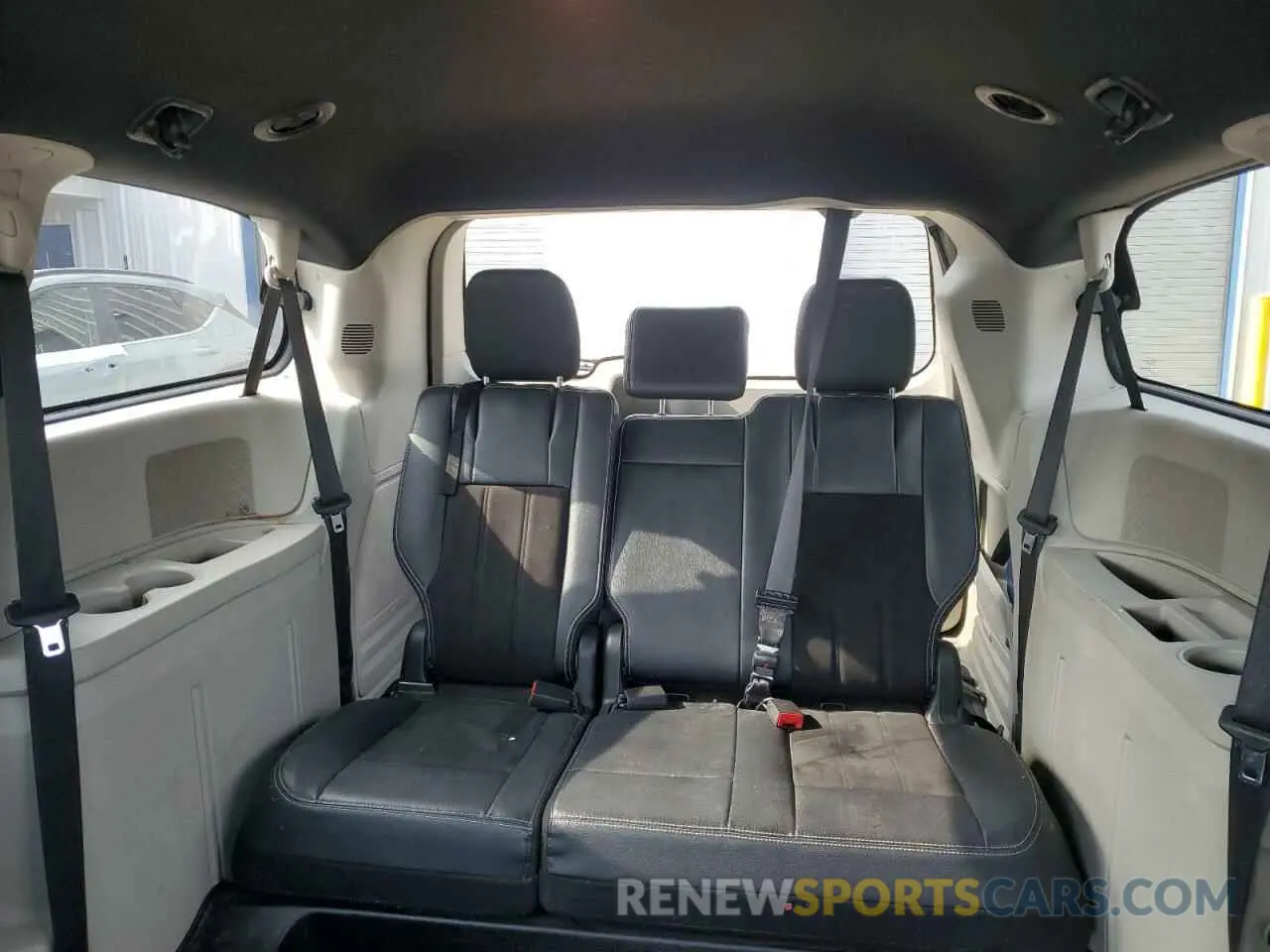 10 Photograph of a damaged car 2C4RDGCG7KR596391 DODGE CARAVAN 2019