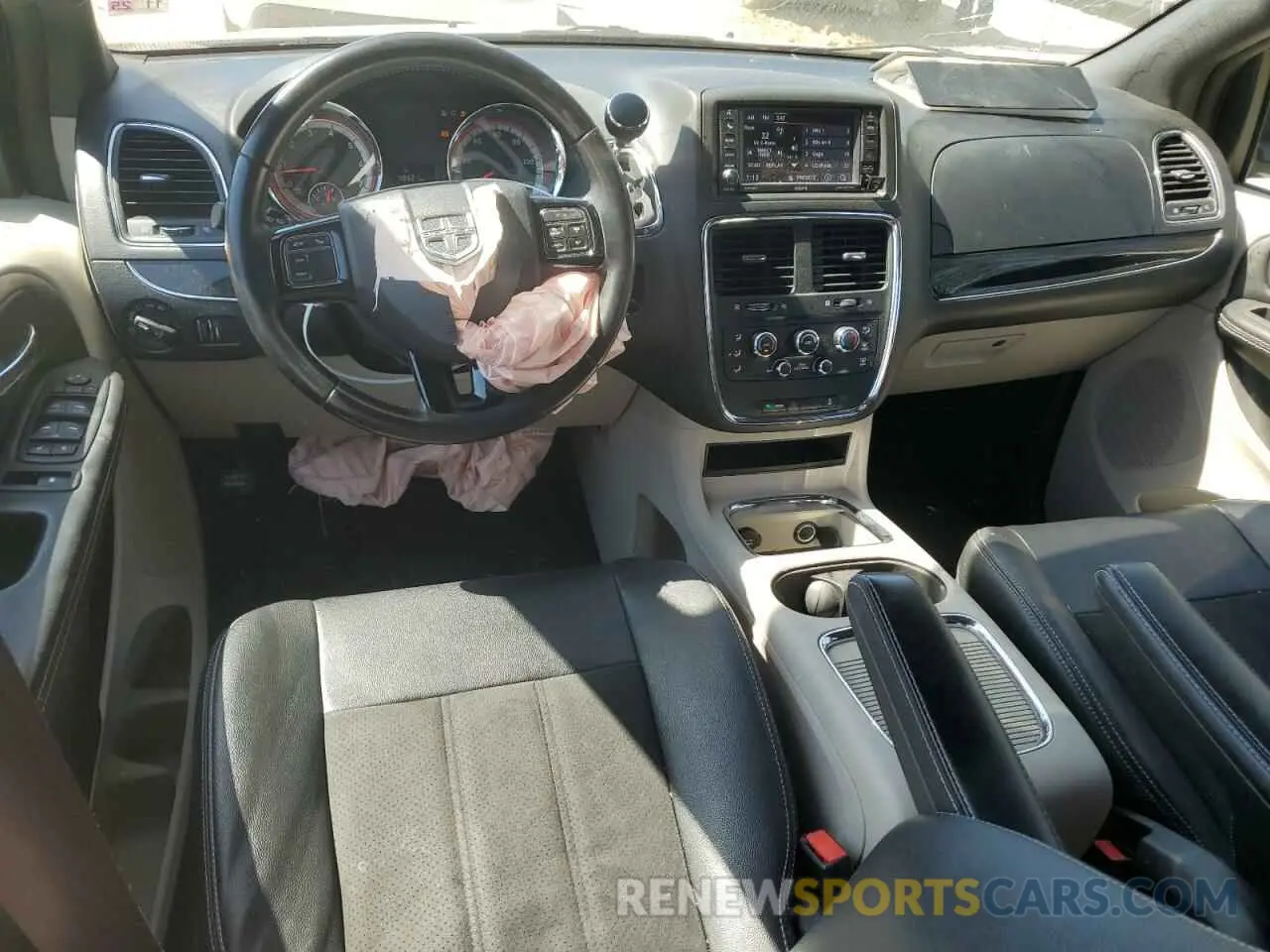 8 Photograph of a damaged car 2C4RDGCG7KR701351 DODGE CARAVAN 2019