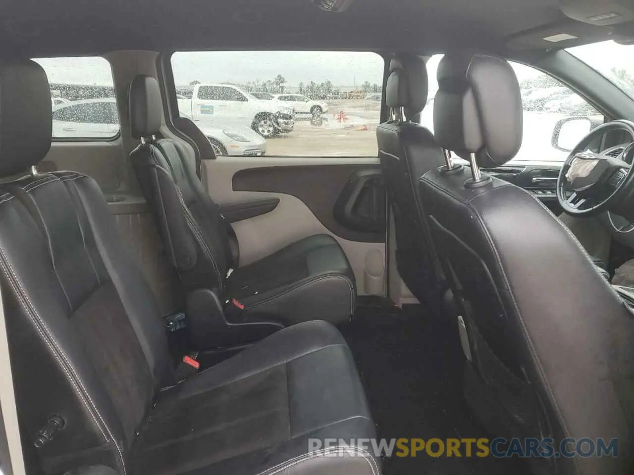 11 Photograph of a damaged car 2C4RDGCG9KR662830 DODGE CARAVAN 2019