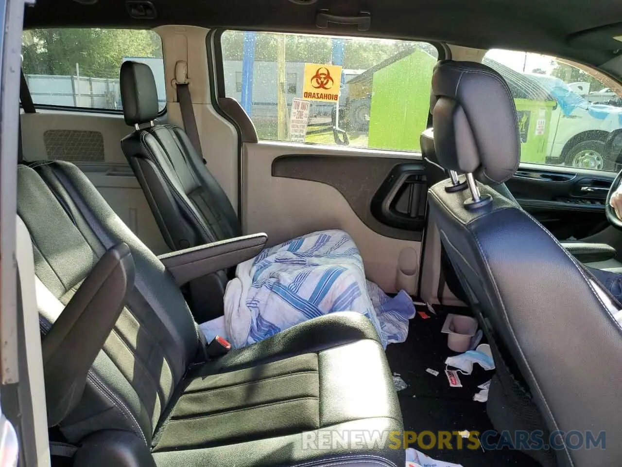 11 Photograph of a damaged car 2C4RDGCGXKR748597 DODGE CARAVAN 2019