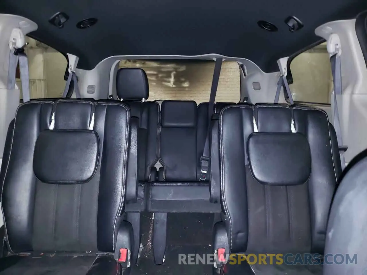 10 Photograph of a damaged car 2C4RDGCGXKR782393 DODGE CARAVAN 2019