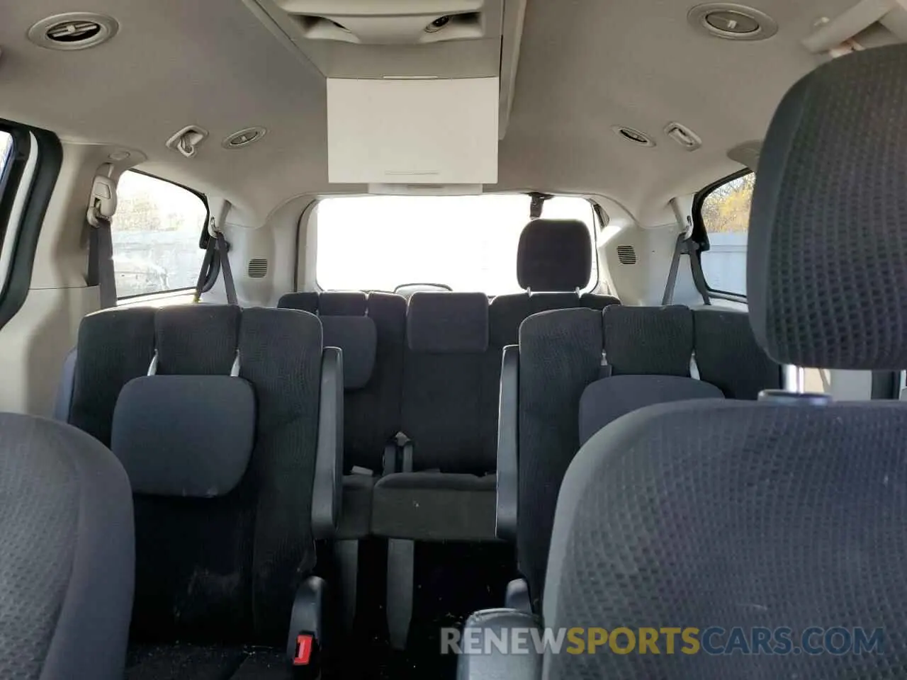 10 Photograph of a damaged car 2C4RDGDG8KR713295 DODGE CARAVAN 2019