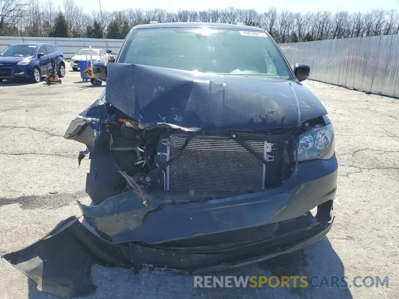 5 Photograph of a damaged car 2C4RDGEG0KR564170 DODGE CARAVAN 2019