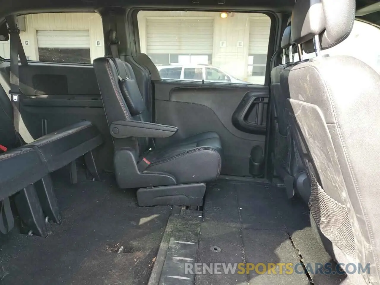 12 Photograph of a damaged car 2C4RDGEG0KR674569 DODGE CARAVAN 2019