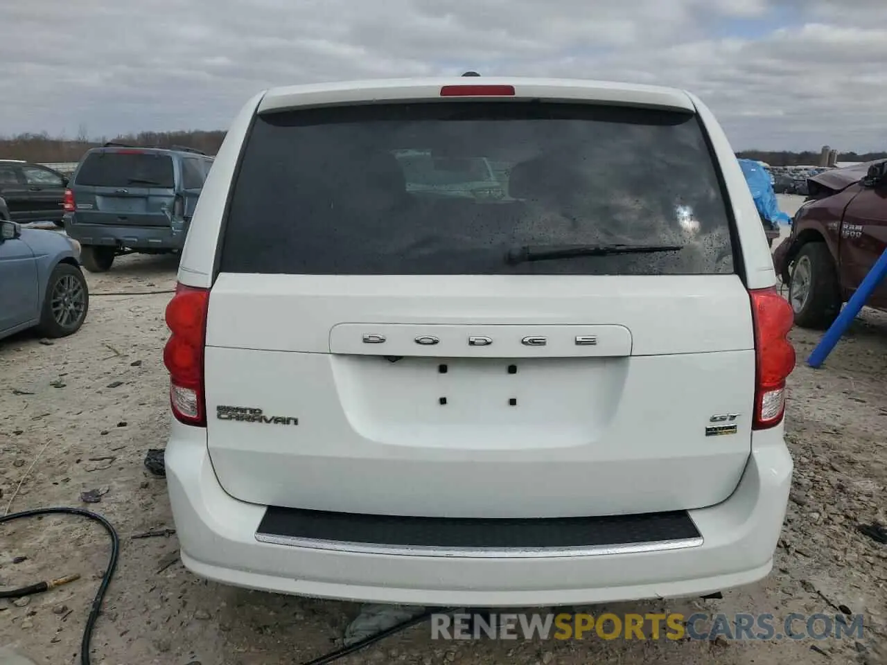 6 Photograph of a damaged car 2C4RDGEG0KR760044 DODGE CARAVAN 2019