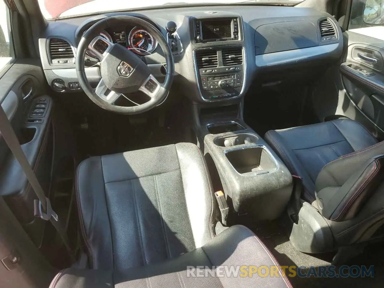 8 Photograph of a damaged car 2C4RDGEG1KR529332 DODGE CARAVAN 2019
