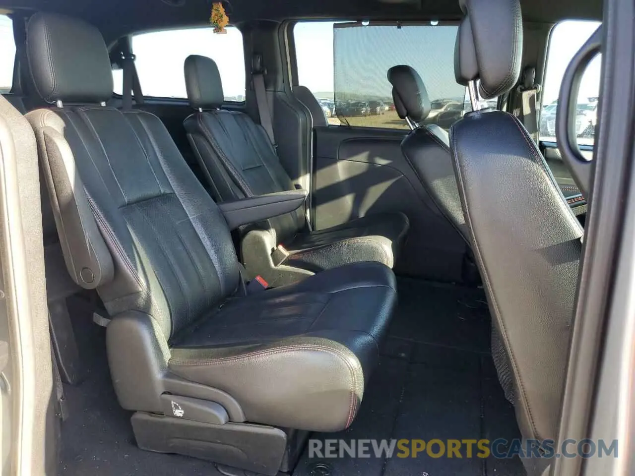 11 Photograph of a damaged car 2C4RDGEG1KR739851 DODGE CARAVAN 2019