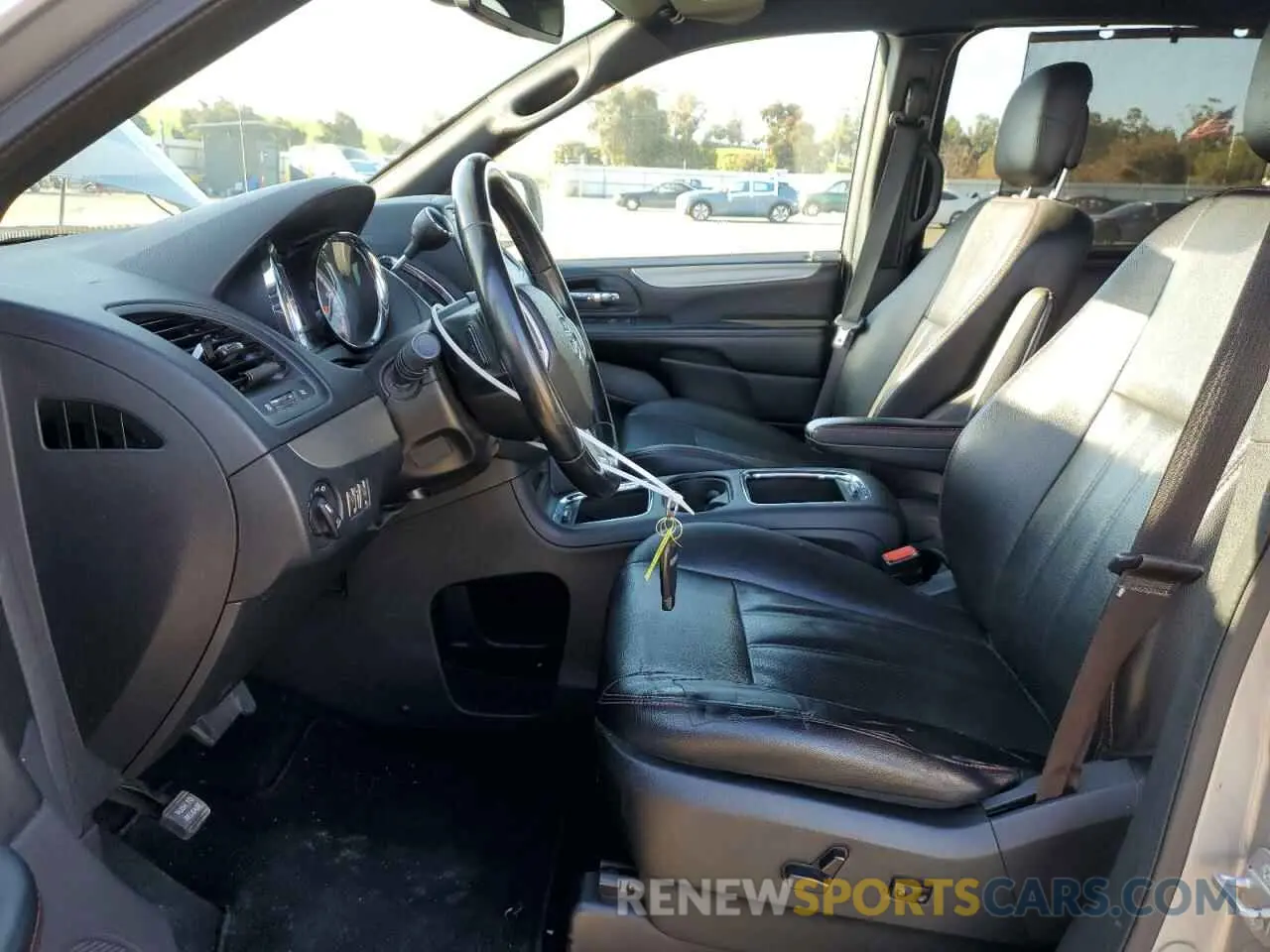 7 Photograph of a damaged car 2C4RDGEG1KR739851 DODGE CARAVAN 2019