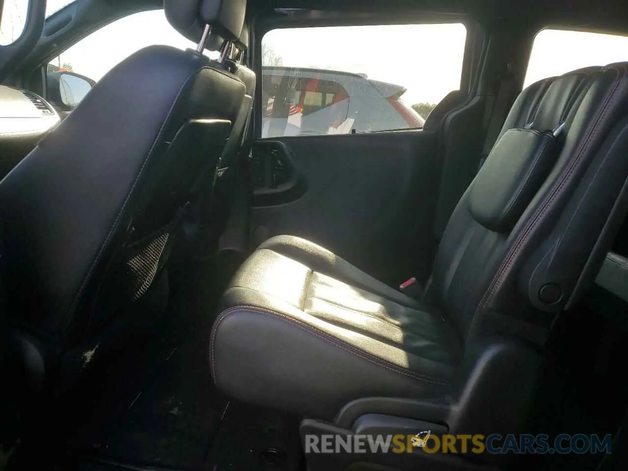 11 Photograph of a damaged car 2C4RDGEG1KR765009 DODGE CARAVAN 2019