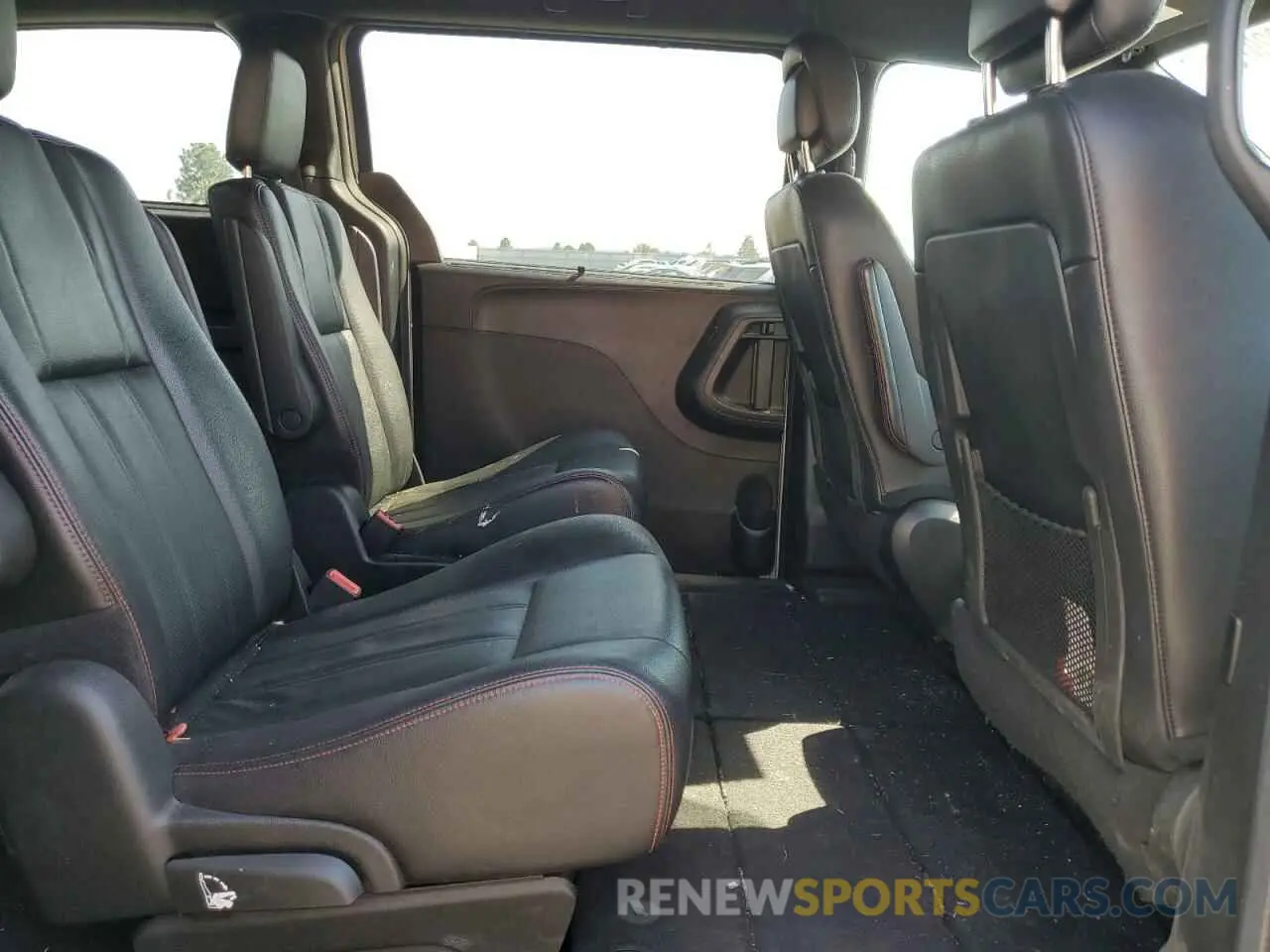 11 Photograph of a damaged car 2C4RDGEG2KR518937 DODGE CARAVAN 2019