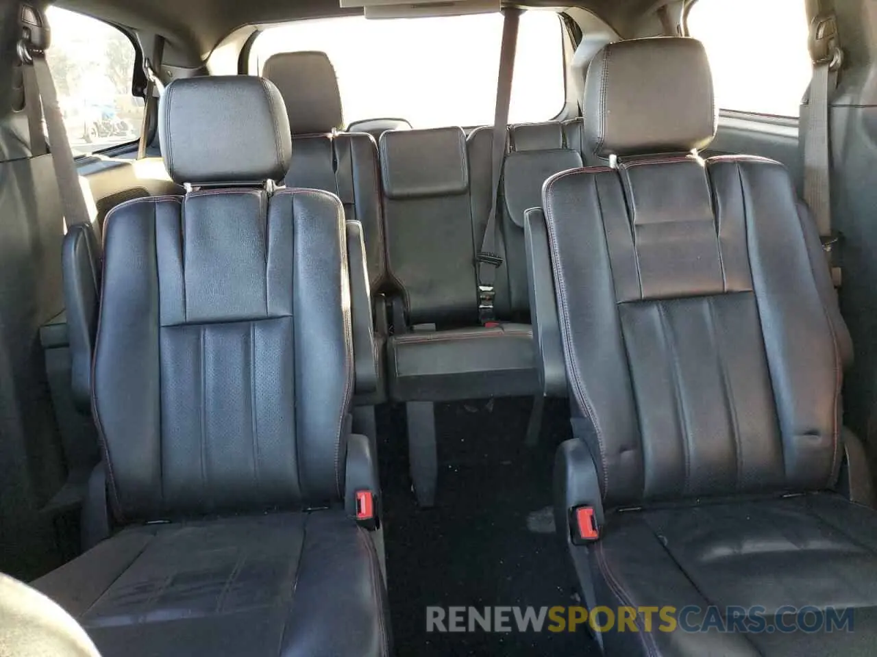10 Photograph of a damaged car 2C4RDGEG2KR673813 DODGE CARAVAN 2019