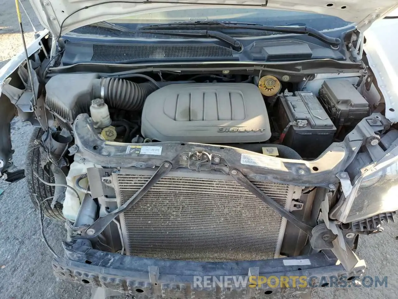 14 Photograph of a damaged car 2C4RDGEG2KR673813 DODGE CARAVAN 2019