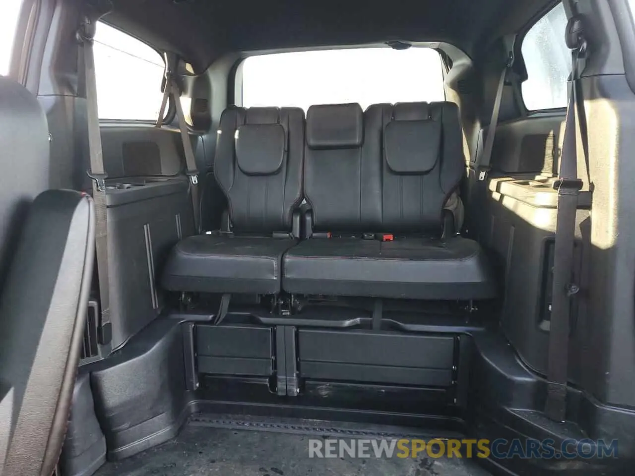 10 Photograph of a damaged car 2C4RDGEG3KR788839 DODGE CARAVAN 2019
