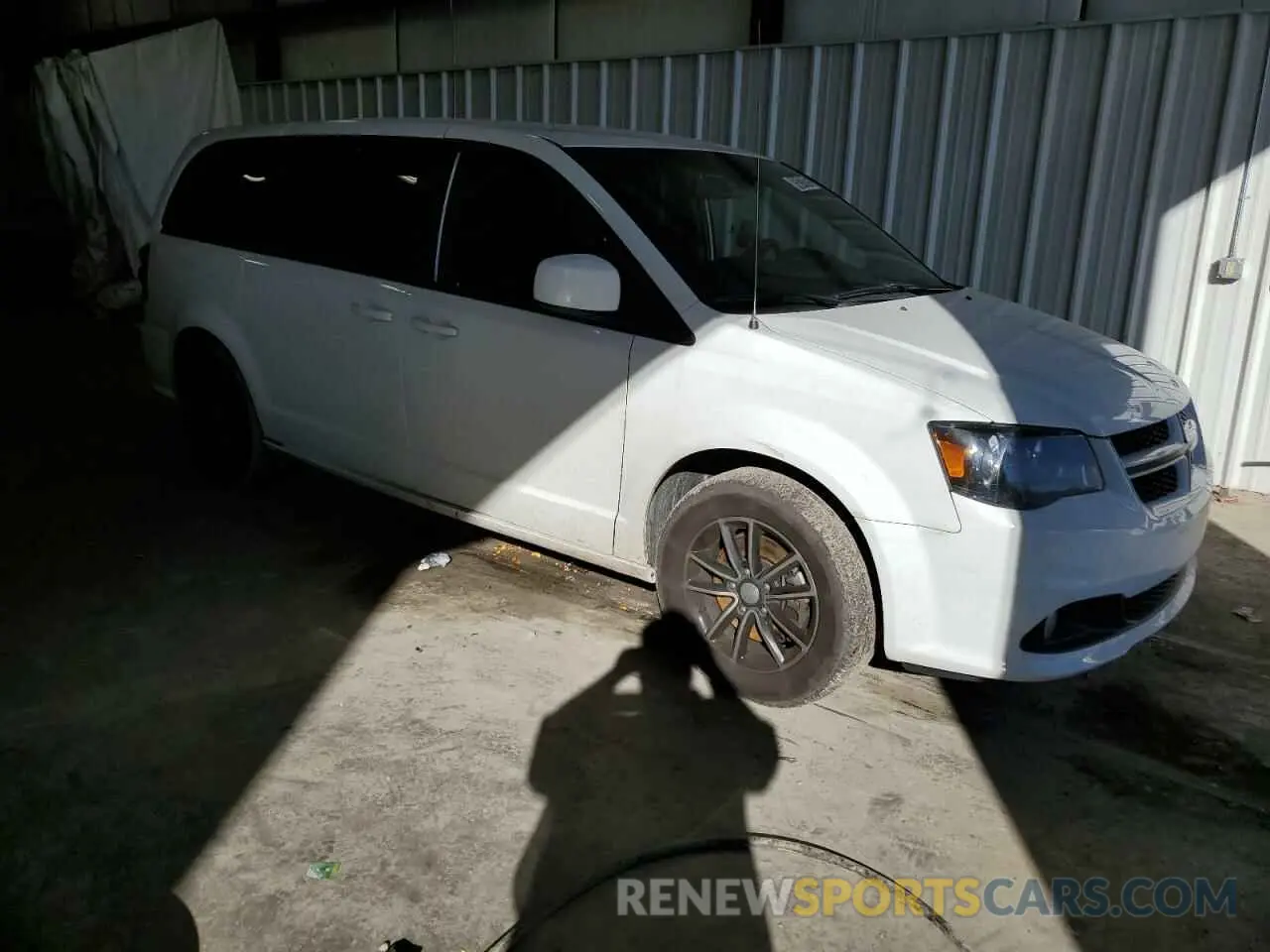 4 Photograph of a damaged car 2C4RDGEG5KR571339 DODGE CARAVAN 2019