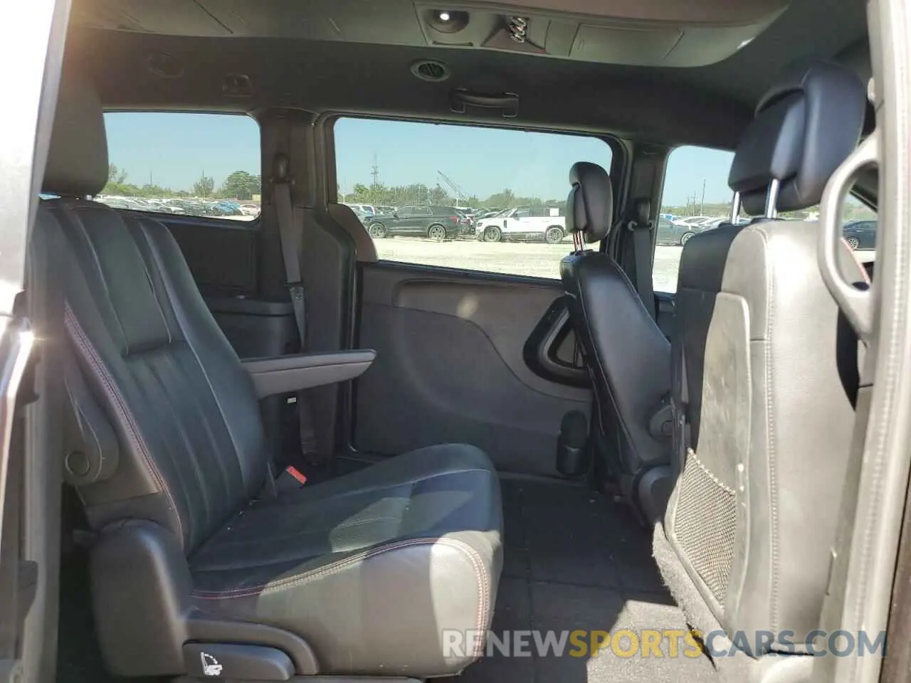 11 Photograph of a damaged car 2C4RDGEG5KR630776 DODGE CARAVAN 2019