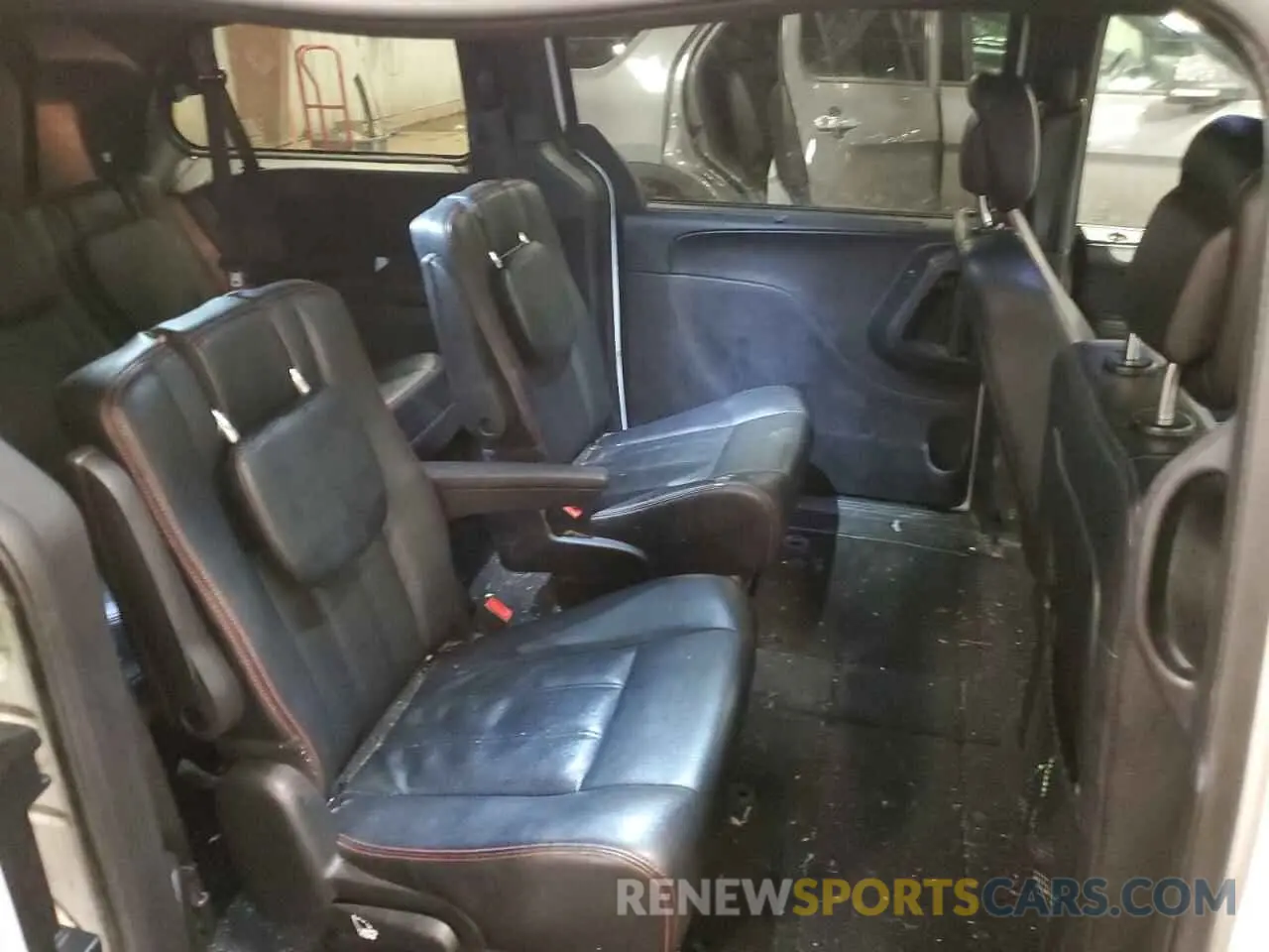 11 Photograph of a damaged car 2C4RDGEG5KR747449 DODGE CARAVAN 2019