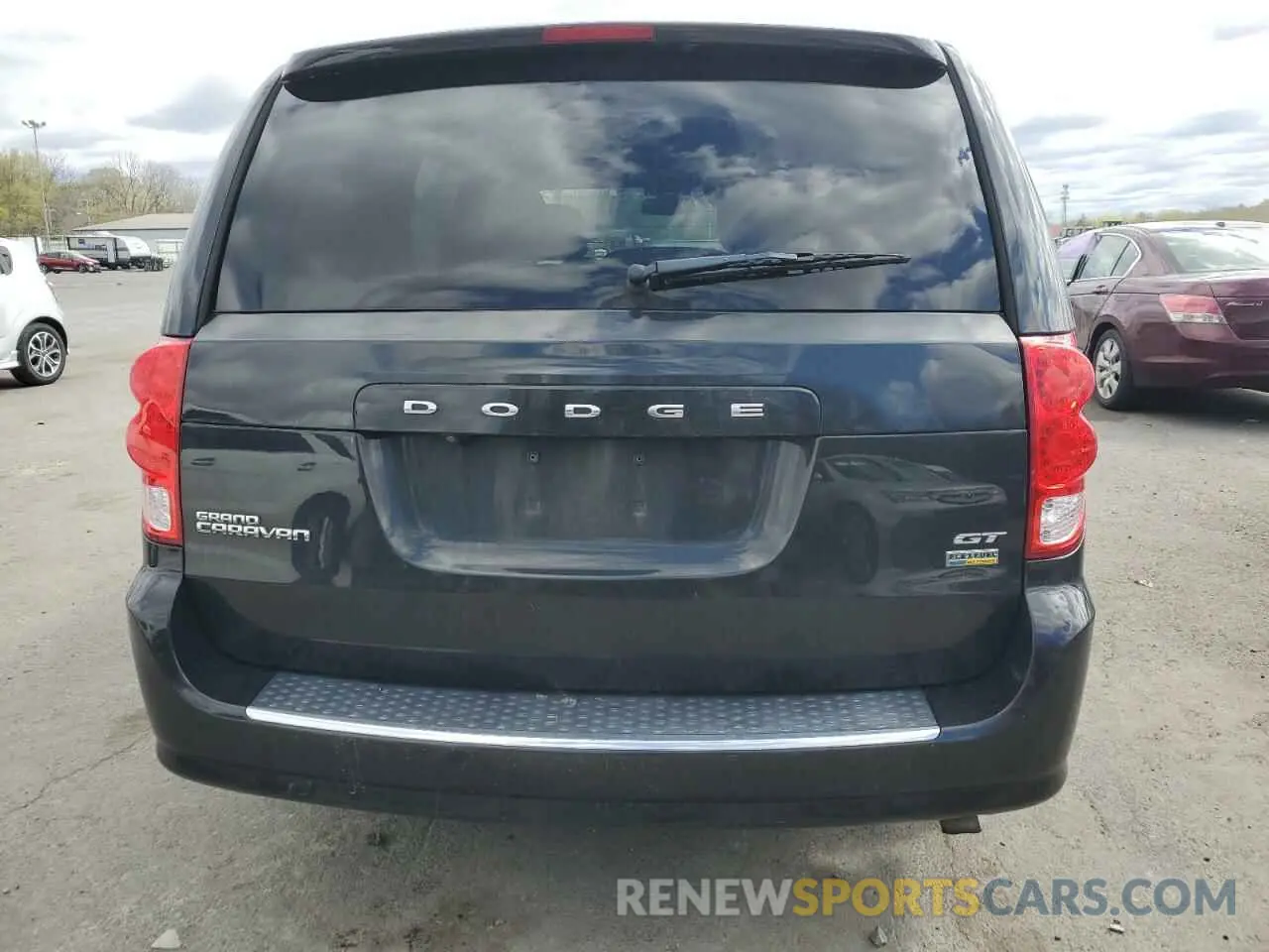 6 Photograph of a damaged car 2C4RDGEG6KR676035 DODGE CARAVAN 2019