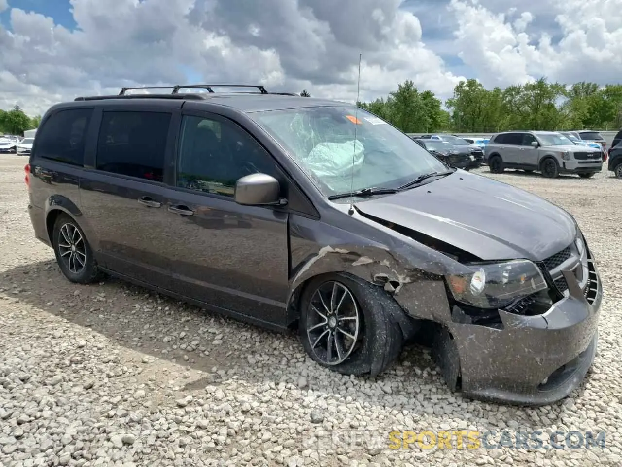 4 Photograph of a damaged car 2C4RDGEG7KR562870 DODGE CARAVAN 2019