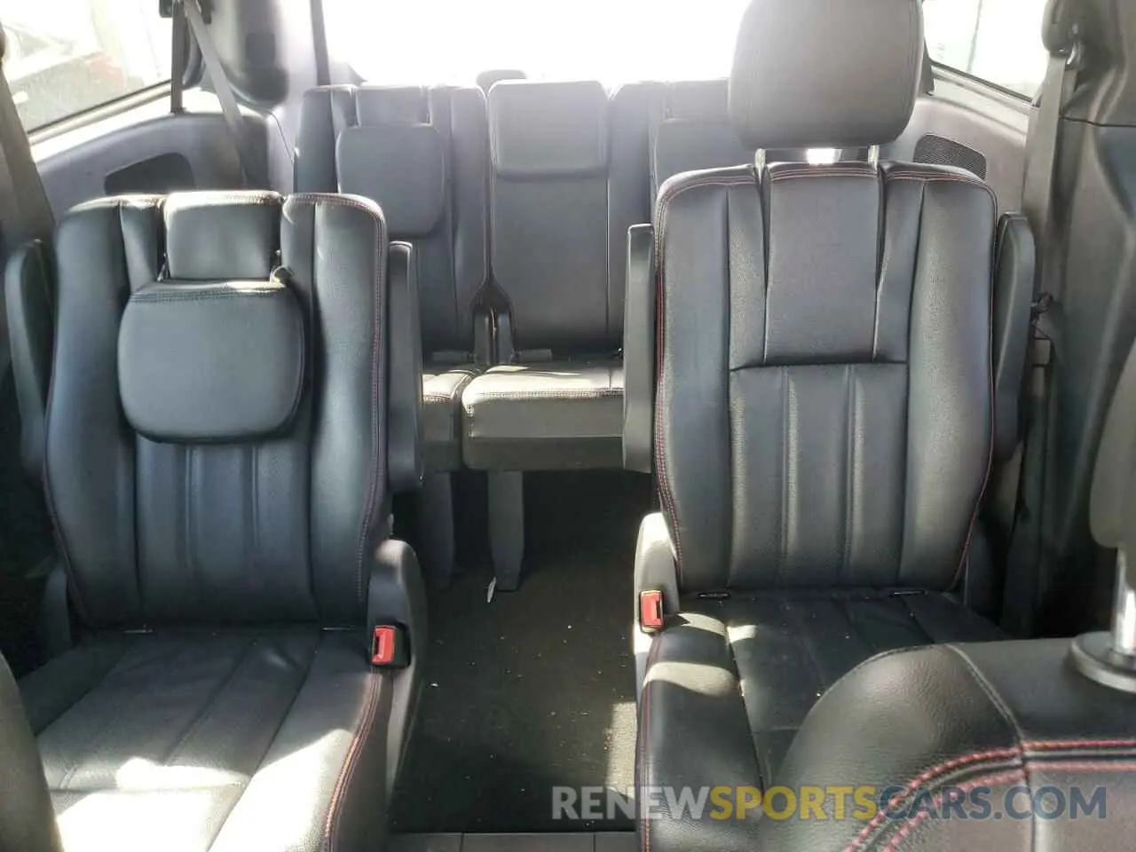 10 Photograph of a damaged car 2C4RDGEG9KR611597 DODGE CARAVAN 2019