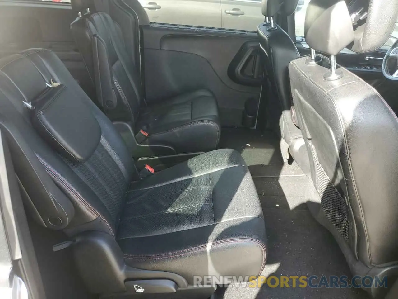 11 Photograph of a damaged car 2C4RDGEG9KR611597 DODGE CARAVAN 2019