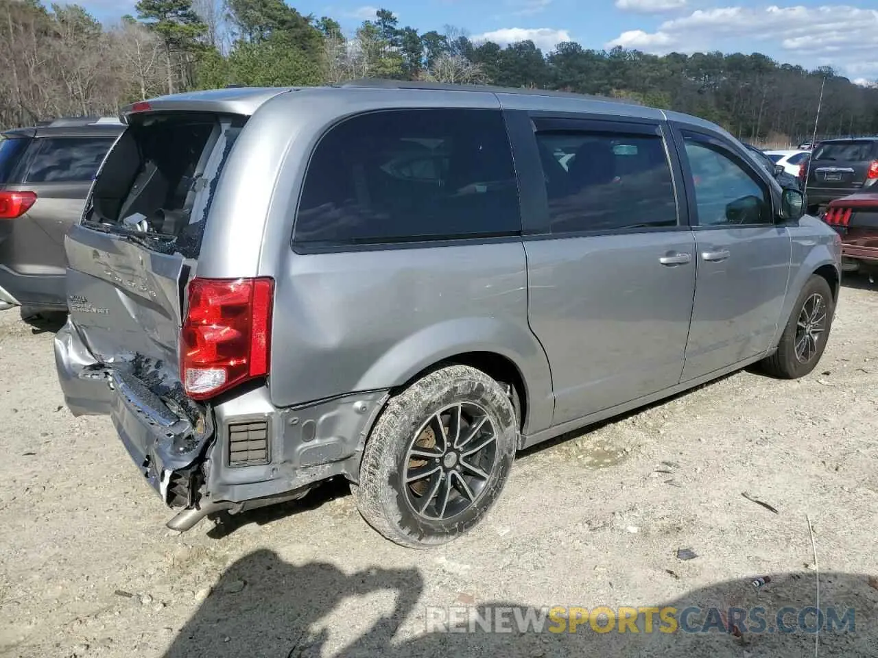 3 Photograph of a damaged car 2C4RDGEG9KR611597 DODGE CARAVAN 2019