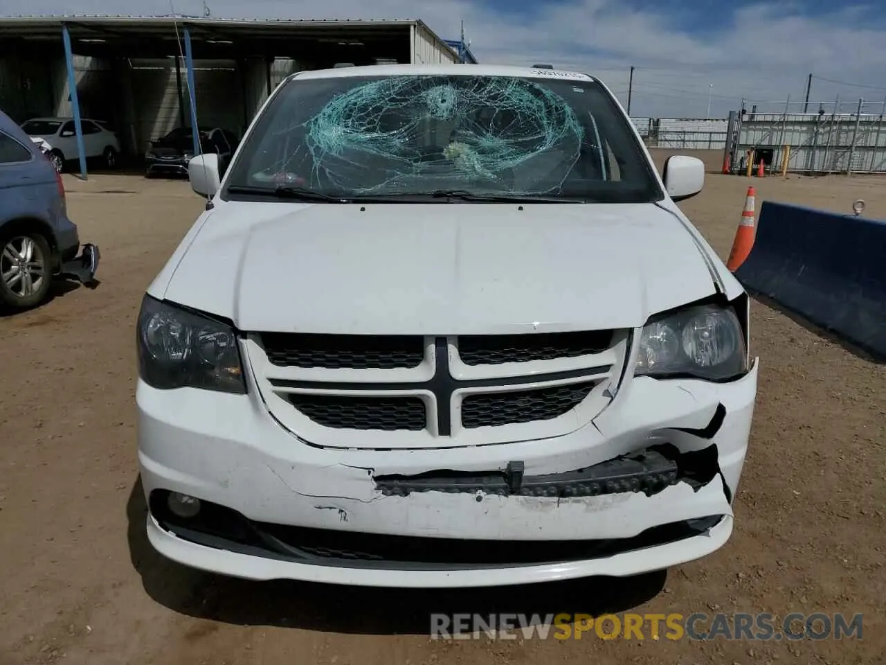 5 Photograph of a damaged car 2C4RDGEG9KR622065 DODGE CARAVAN 2019