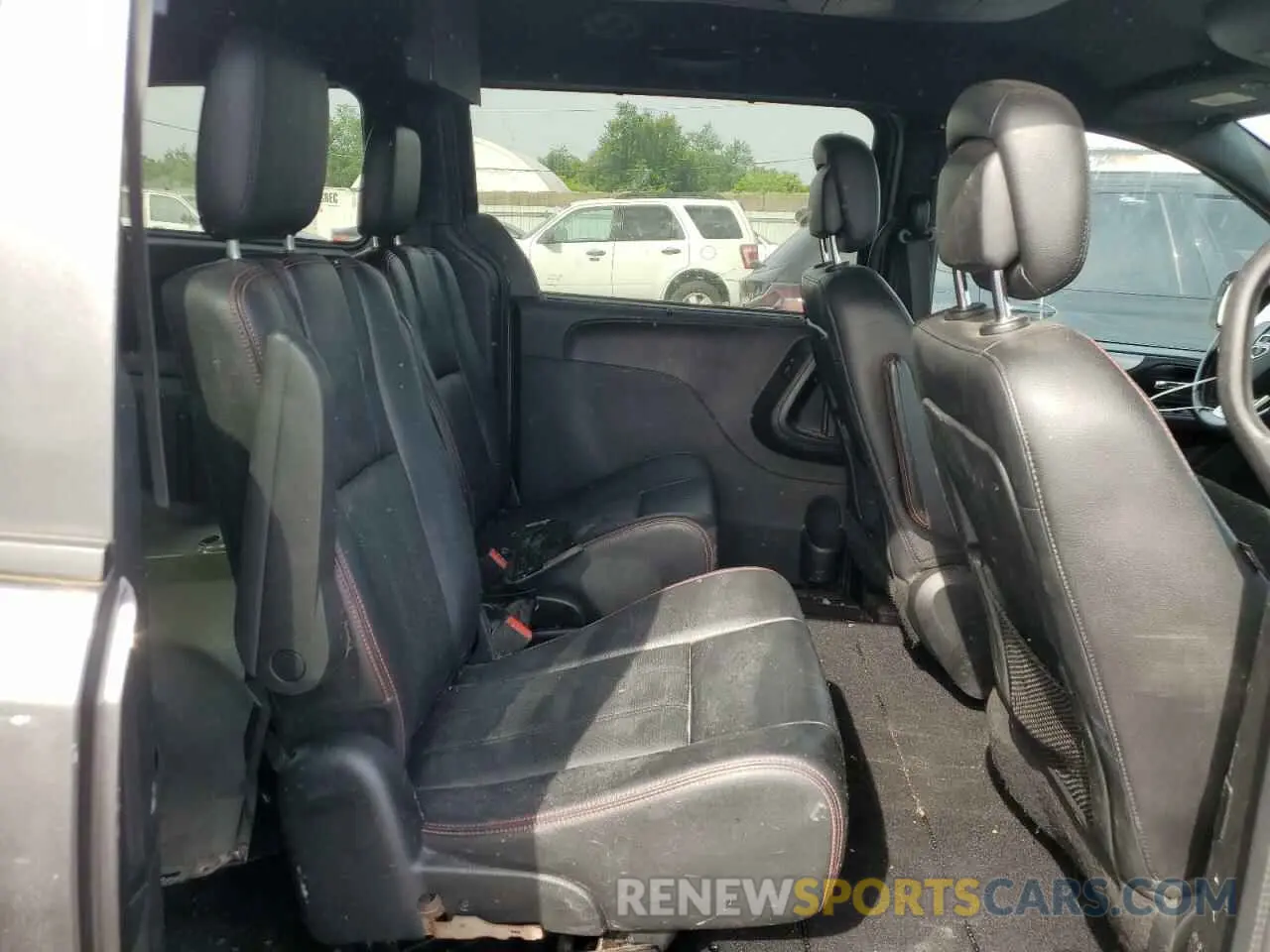 11 Photograph of a damaged car 2C4RDGEG9KR635379 DODGE CARAVAN 2019