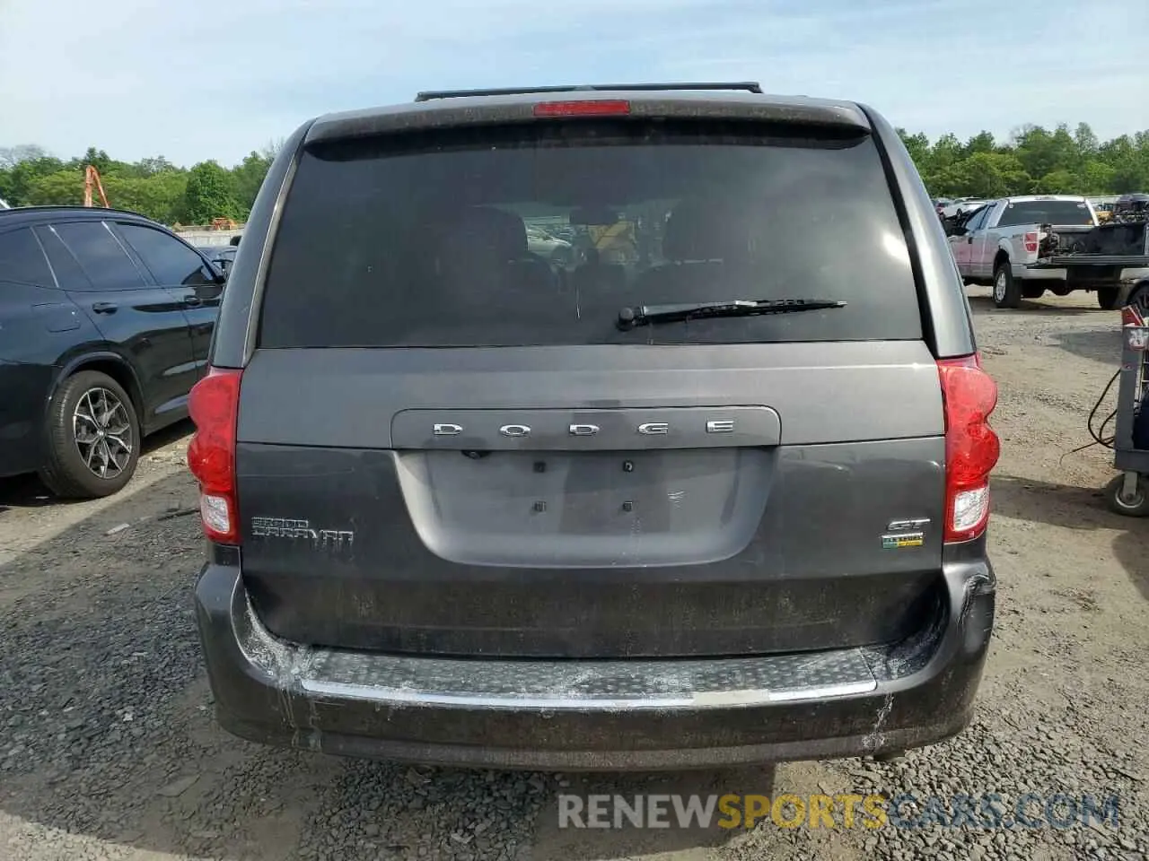 6 Photograph of a damaged car 2C4RDGEG9KR635379 DODGE CARAVAN 2019