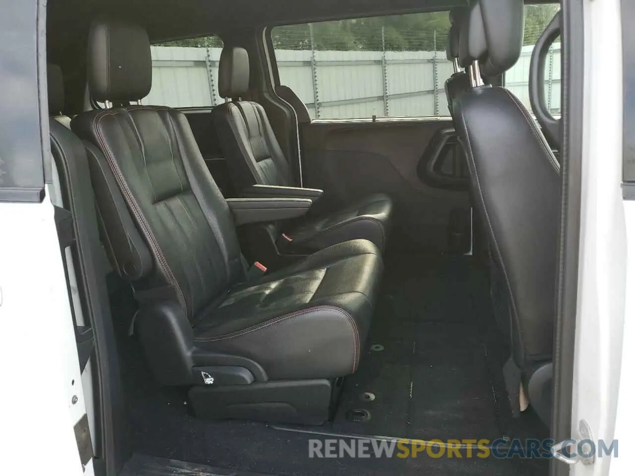 11 Photograph of a damaged car 2C4RDGEGXKR534383 DODGE CARAVAN 2019