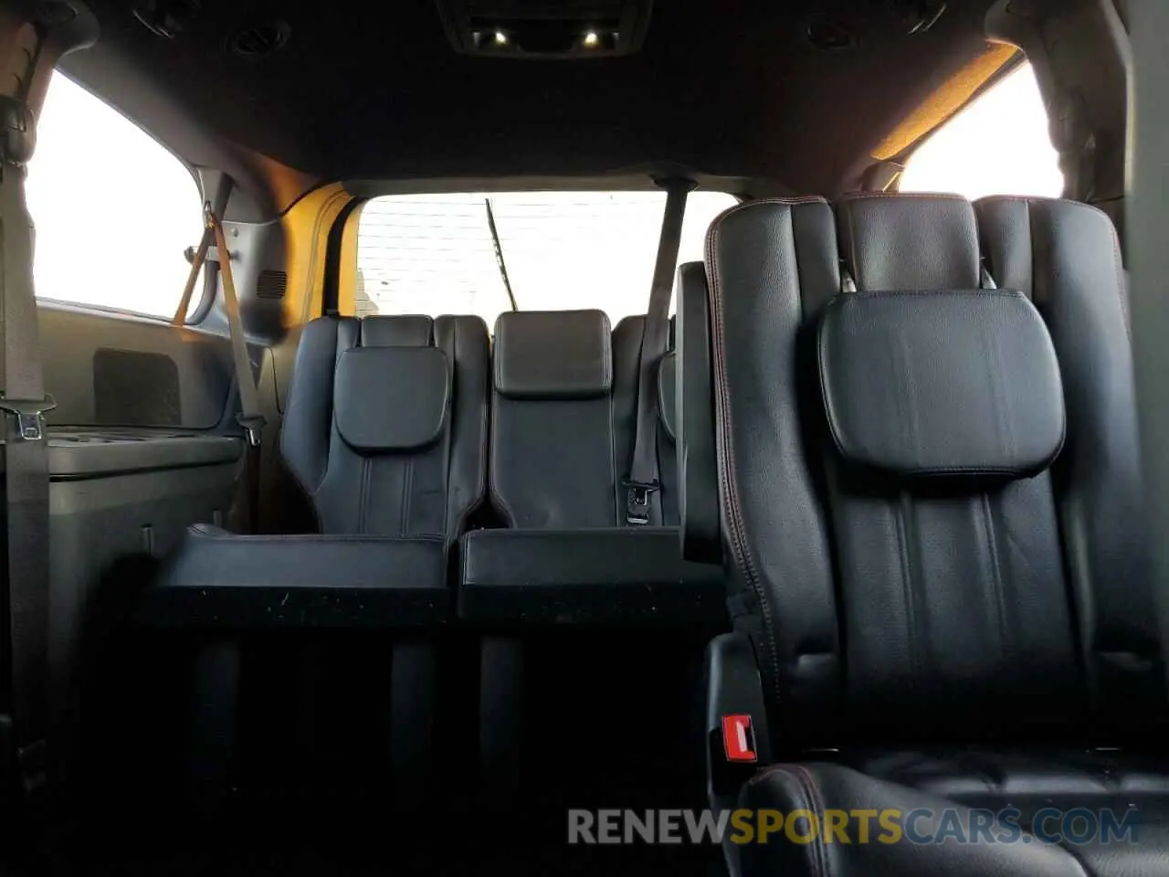 10 Photograph of a damaged car 2C4RDGEGXKR687944 DODGE CARAVAN 2019