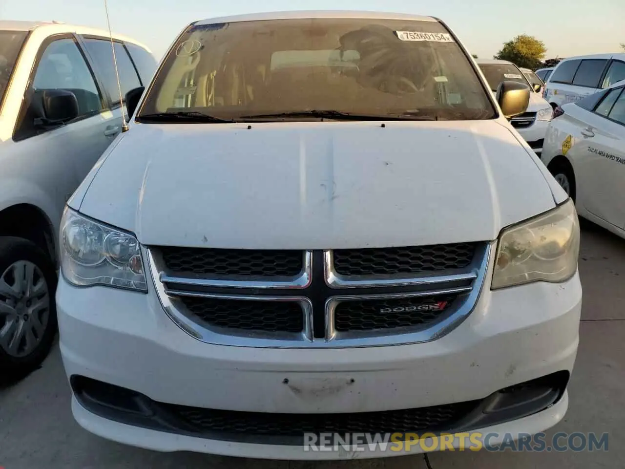 5 Photograph of a damaged car 2C7WDGBG4KR699730 DODGE CARAVAN 2019