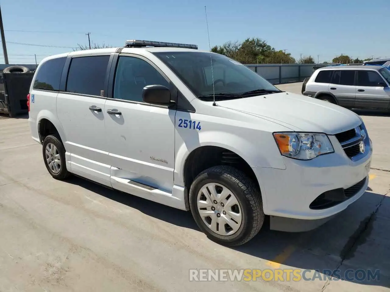 4 Photograph of a damaged car 2C7WDGBG4KR745203 DODGE CARAVAN 2019