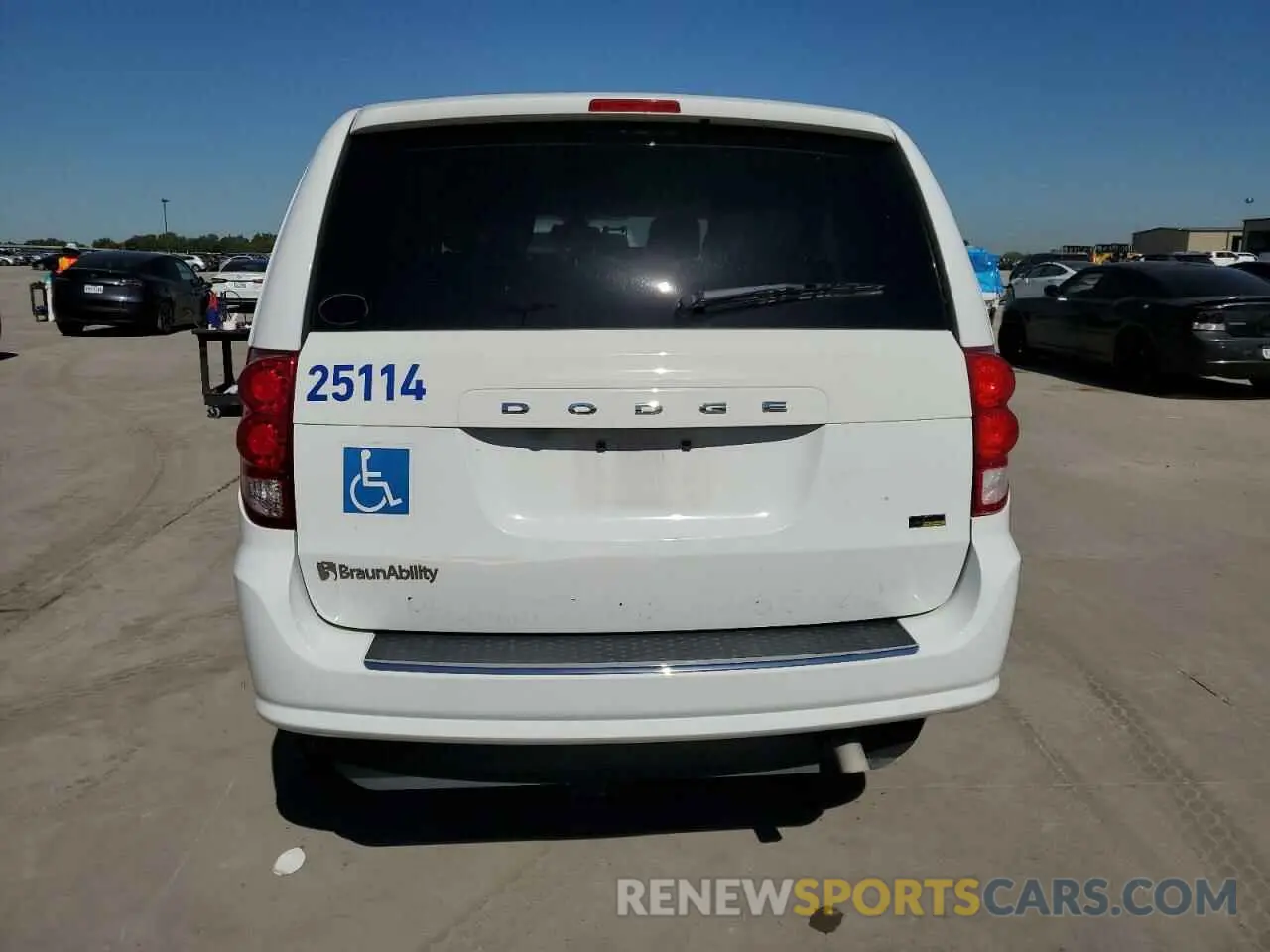 6 Photograph of a damaged car 2C7WDGBG4KR745203 DODGE CARAVAN 2019