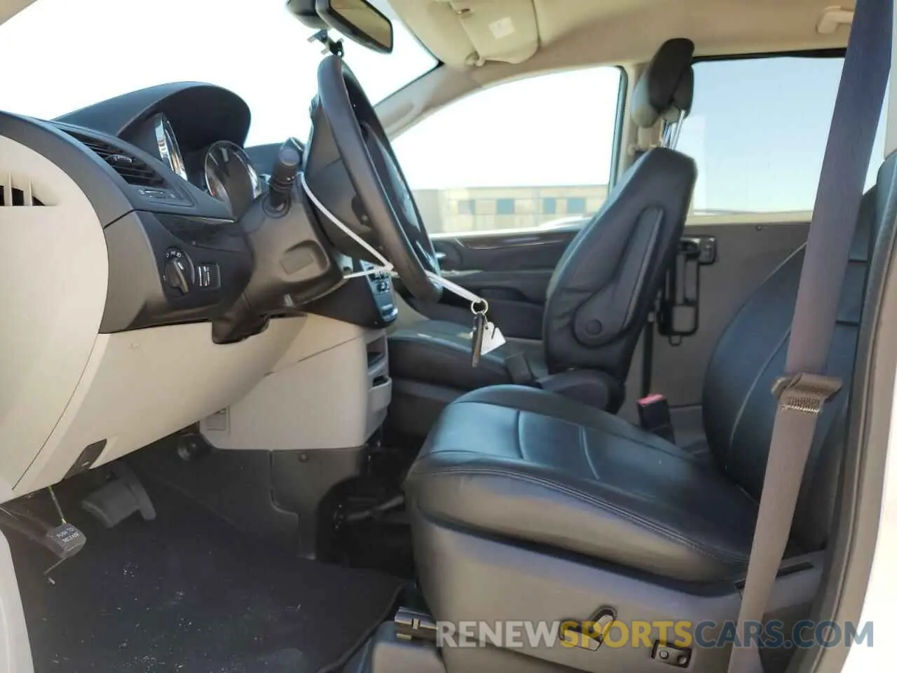 7 Photograph of a damaged car 2C7WDGBG4KR745203 DODGE CARAVAN 2019