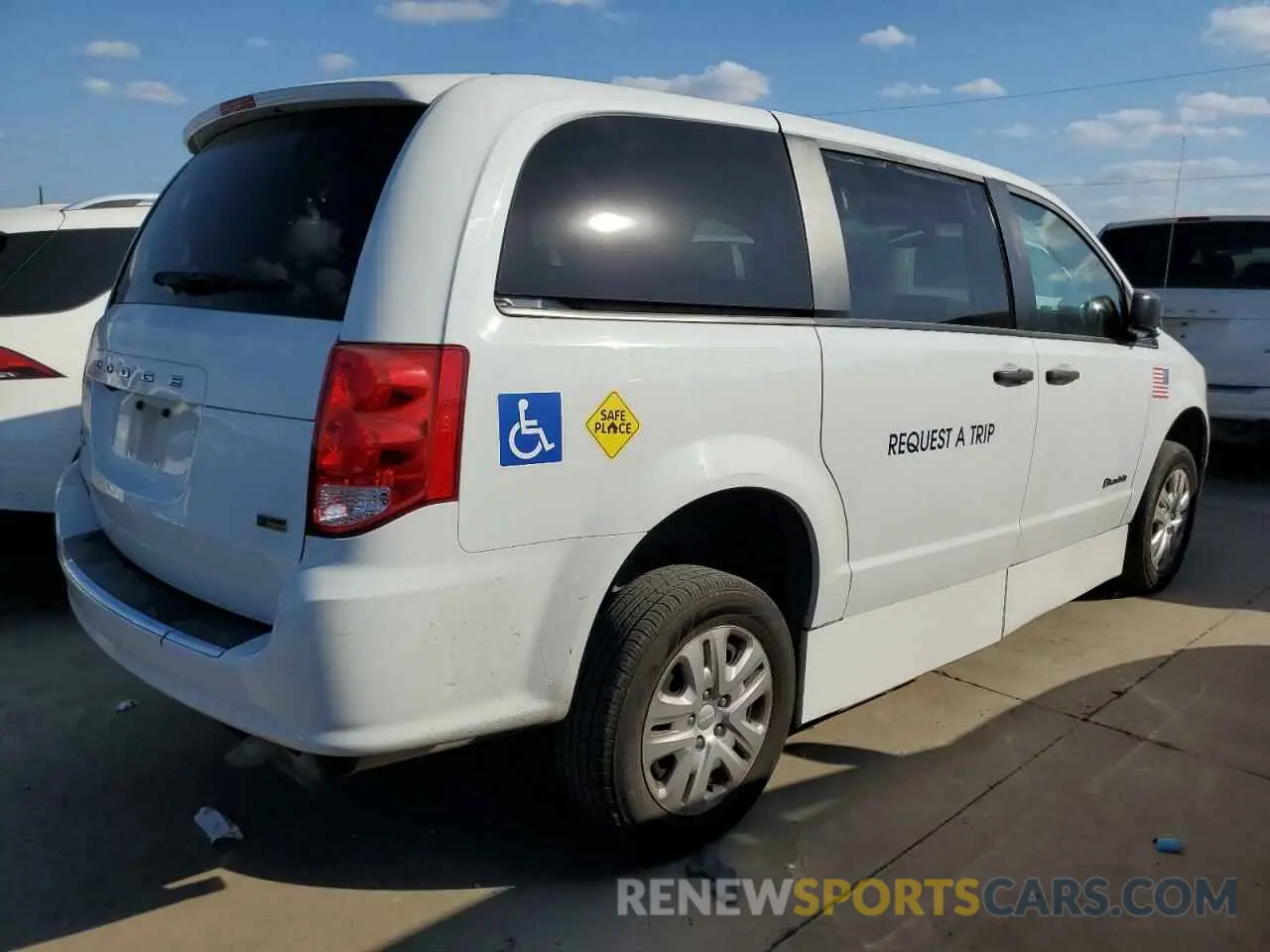 3 Photograph of a damaged car 2C7WDGBG5KR728443 DODGE CARAVAN 2019
