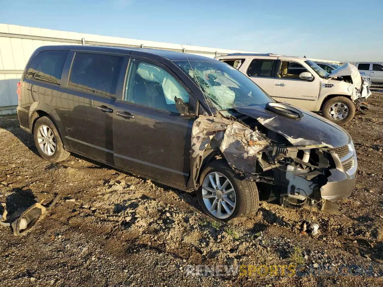 4 Photograph of a damaged car 2C4RDGBG5LR231758 DODGE CARAVAN 2020